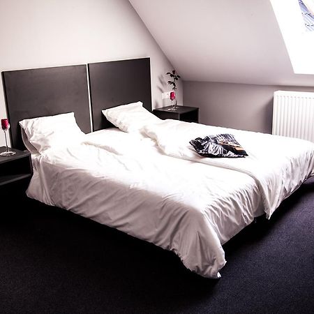 Bed and Breakfast Essenza Party Center Swidnica  Екстер'єр фото