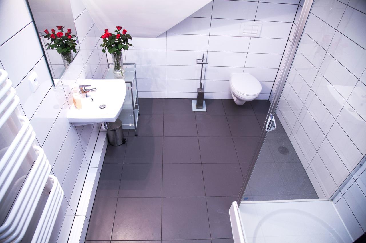 Bed and Breakfast Essenza Party Center Swidnica  Екстер'єр фото