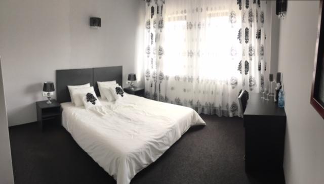 Bed and Breakfast Essenza Party Center Swidnica  Екстер'єр фото